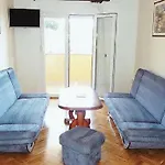 Nelly 아파트